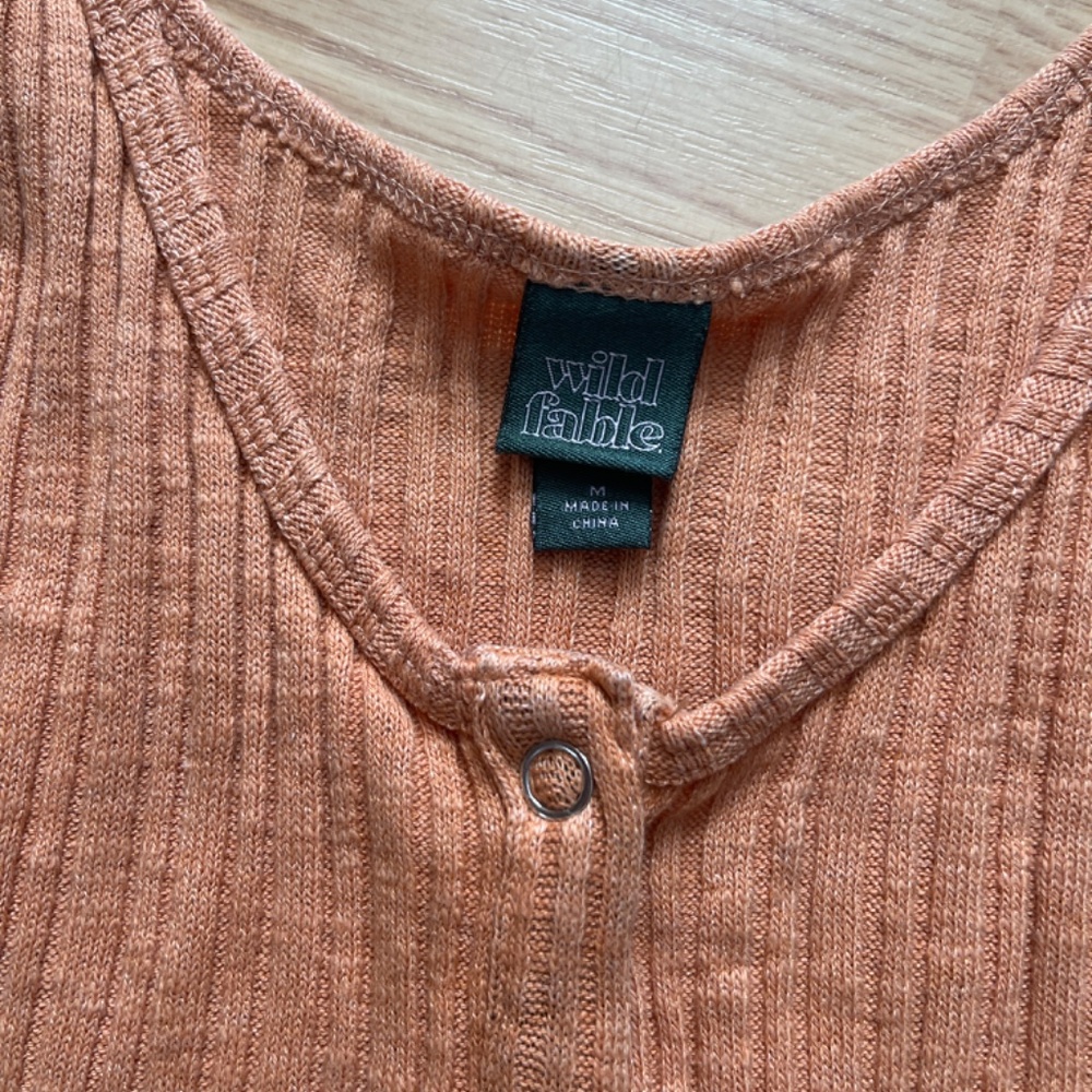 Wild Fable Orange Knit Cropped Sleeveless Button Up Top Size Medium - Picture 4 of 5